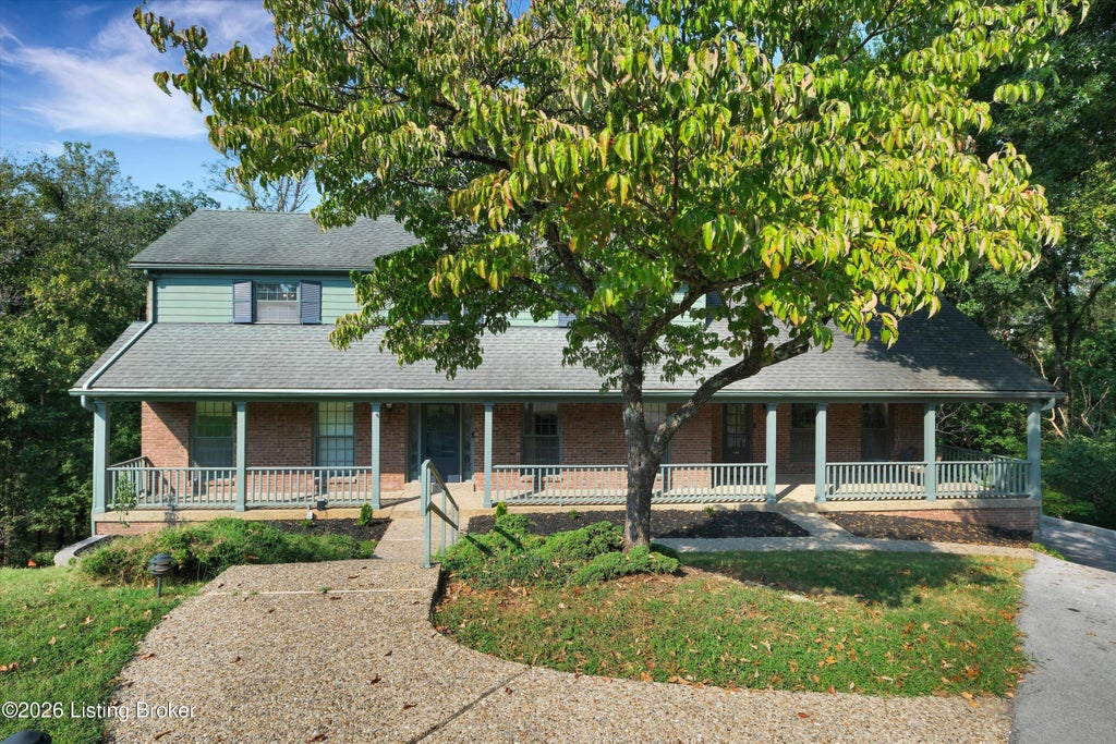 Photo of 6302 Rockingham Ct, Prospect, KY 40059 (MLS # 1729544)