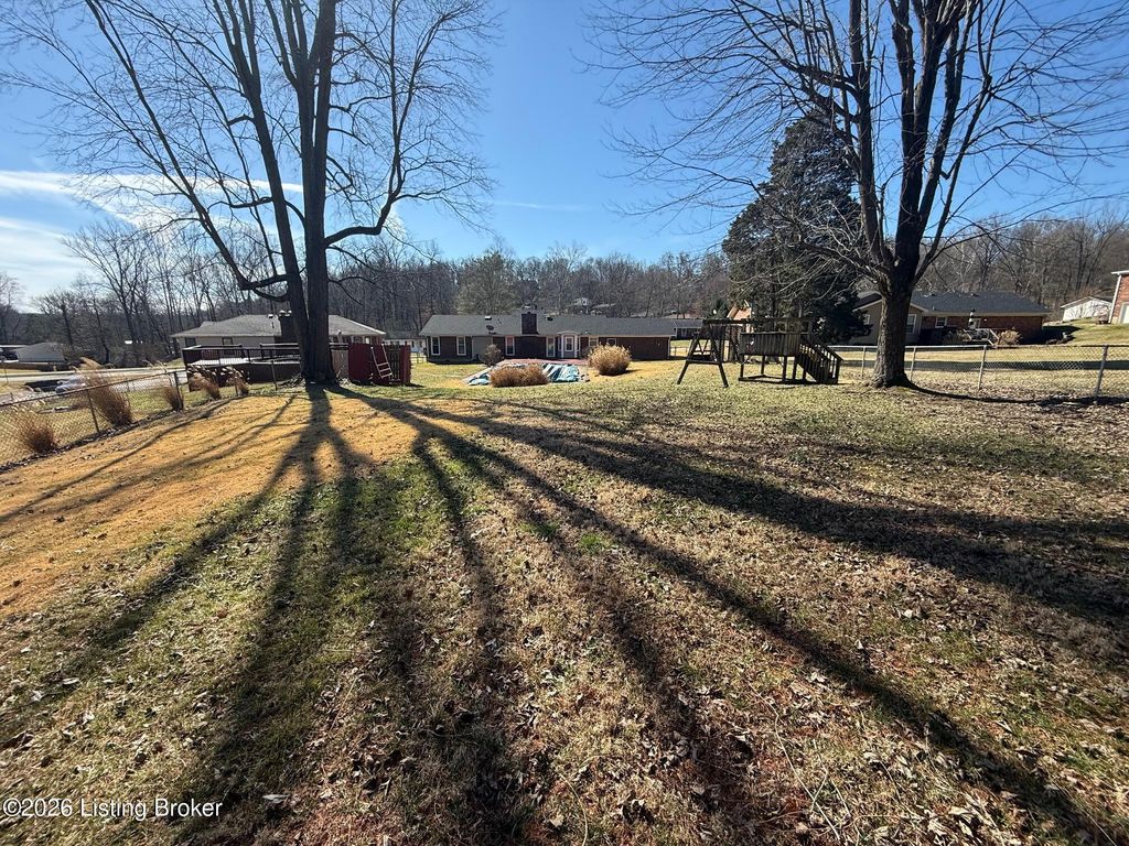 Photo of 8706 Mountain Brook Dr, Louisville, KY 40272 (MLS # 1709609)