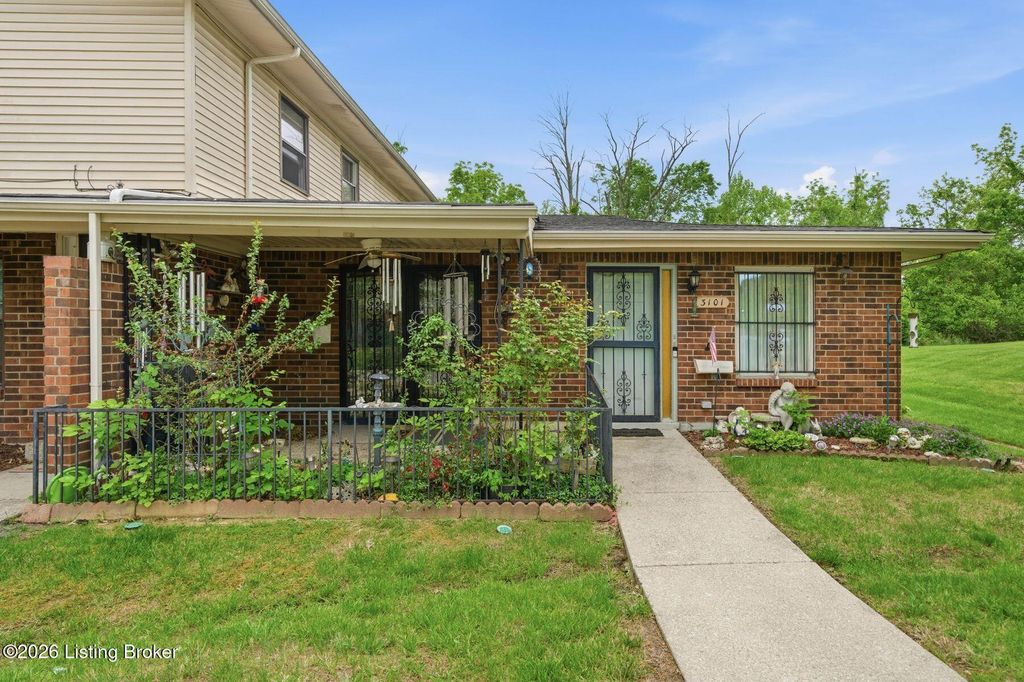 Photo of 3101 Meadowside Ct, Louisville, KY 40214 (MLS # 1715854)