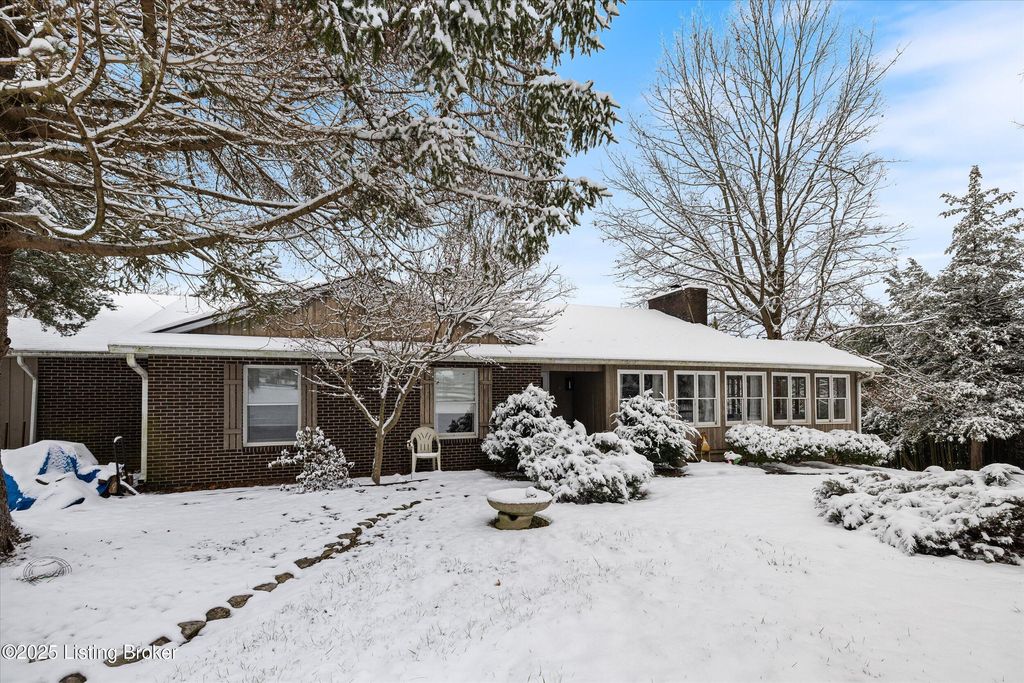 Photo of 1405 Robertson Ct, Crestwood, KY 40014 (MLS # 1705242)