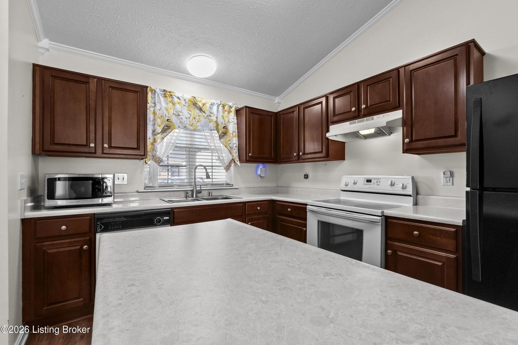 Photo of 140 Charlton Wynde Dr, Louisville, KY 40245 (MLS # 1706699)