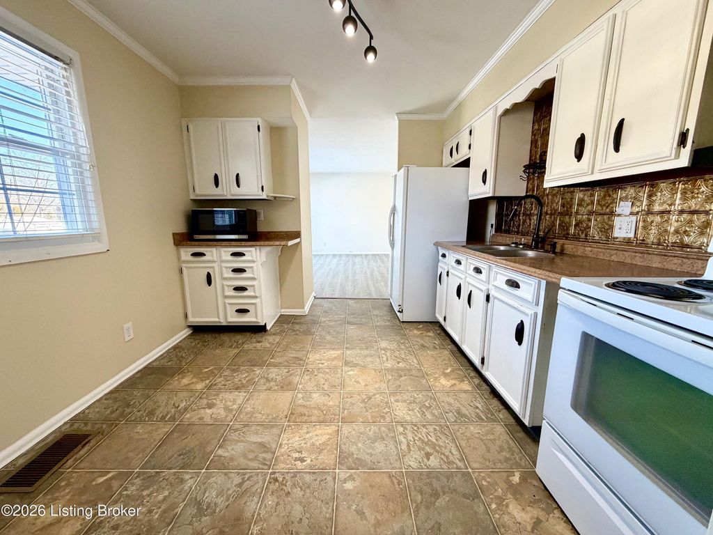 Photo of 6216 Hillcrest Ct, Crestwood, KY 40014 (MLS # 1708699)