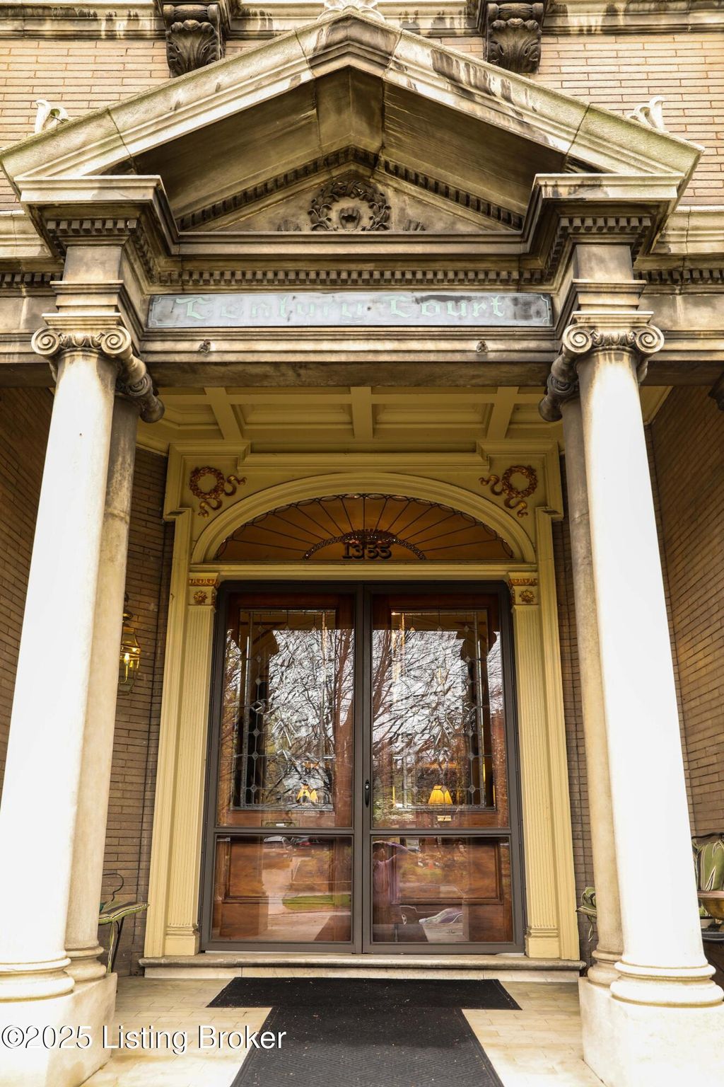 Photo of 1355 S 3rd St, Louisville, KY 40208 (MLS # 1687796)