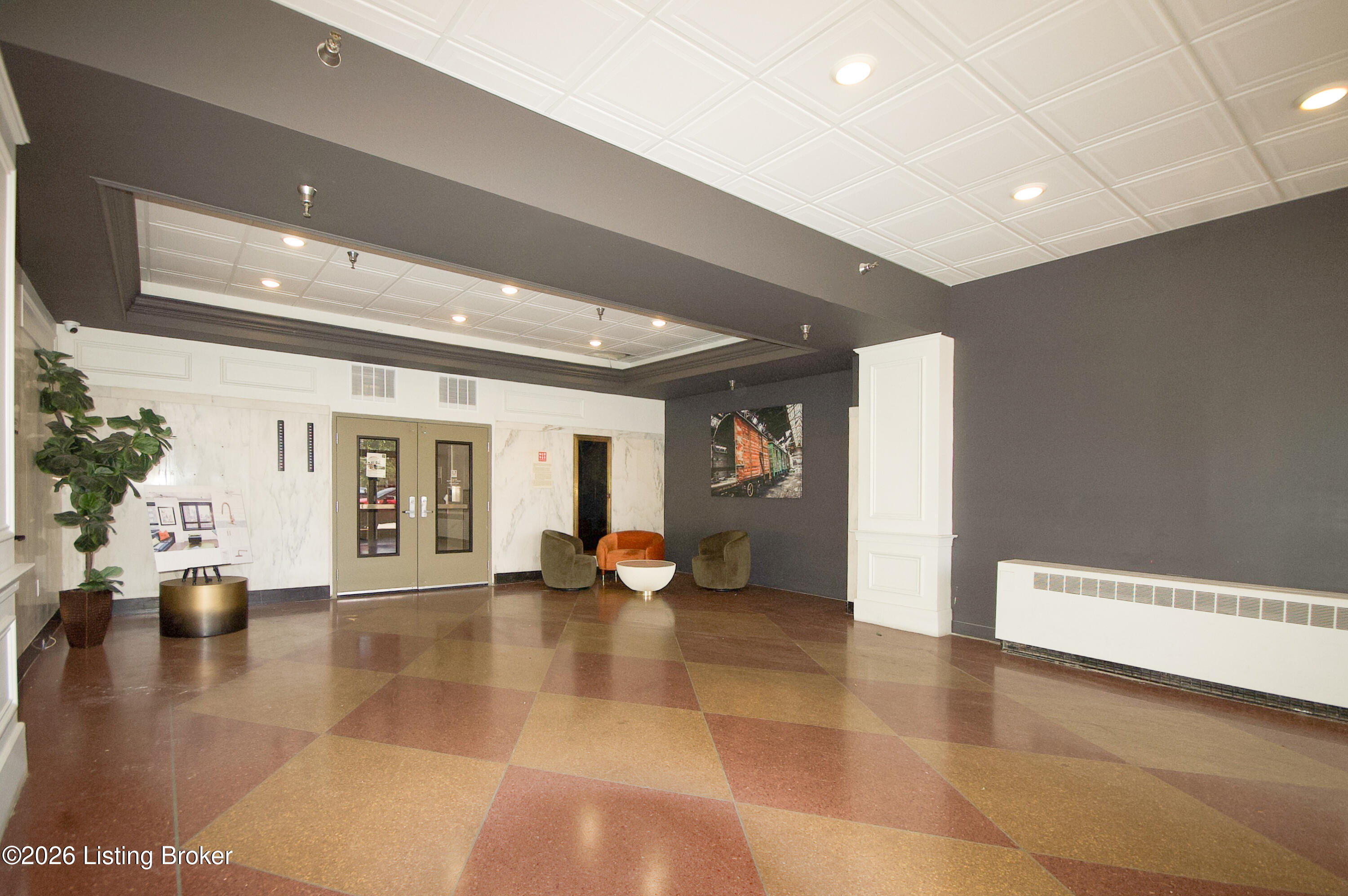 Photo 1 of 9 — 323 W Broadway 1003, Louisville, KY 40202