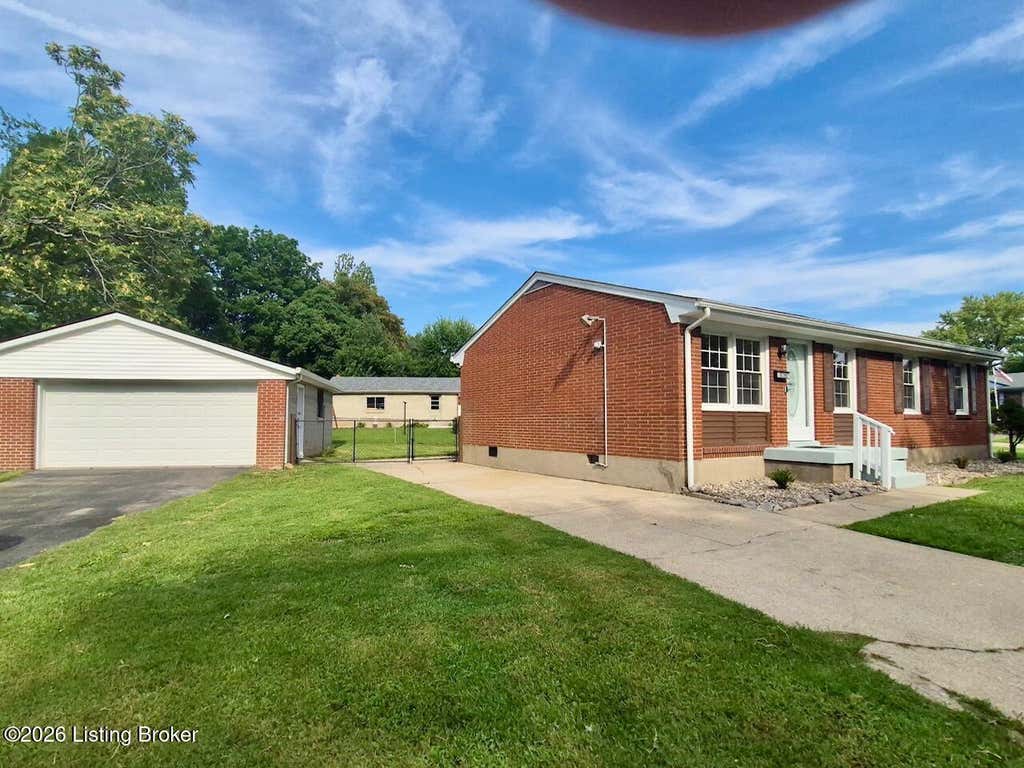 Photo of 10207 Caven Ave, Louisville, KY 40229 (MLS # 1724454)