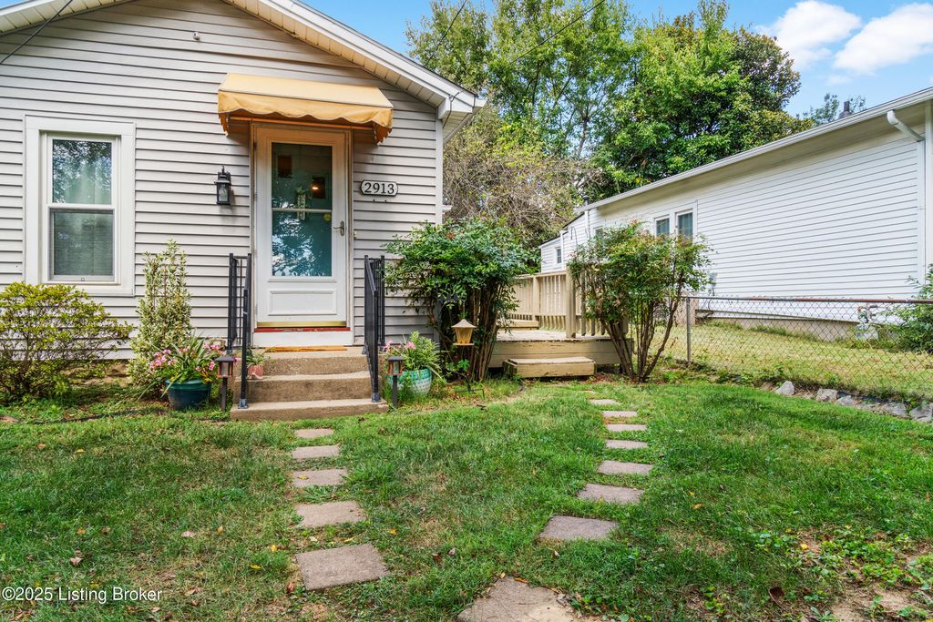 Photo of 2913 Lindsay Ave, Louisville, KY 40206 (MLS # 1714019)