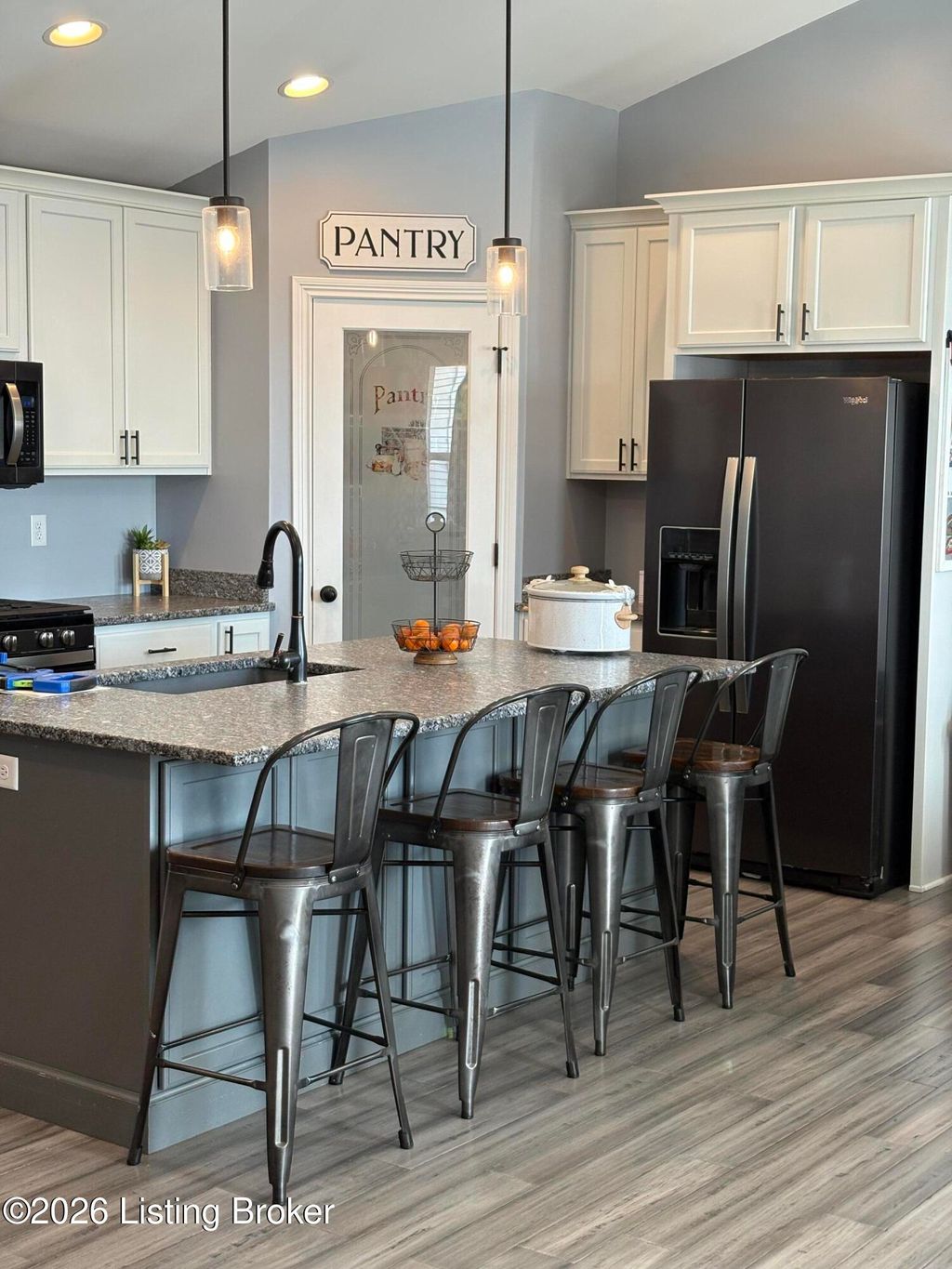 Photo of 121 Lillian Ct, Shepherdsville, KY 40165 (MLS # 1708313)