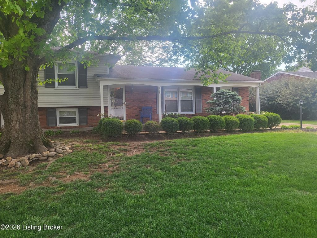 Photo of 808 Foxwood Ave, Louisville, KY 40223 (MLS # 1715628)