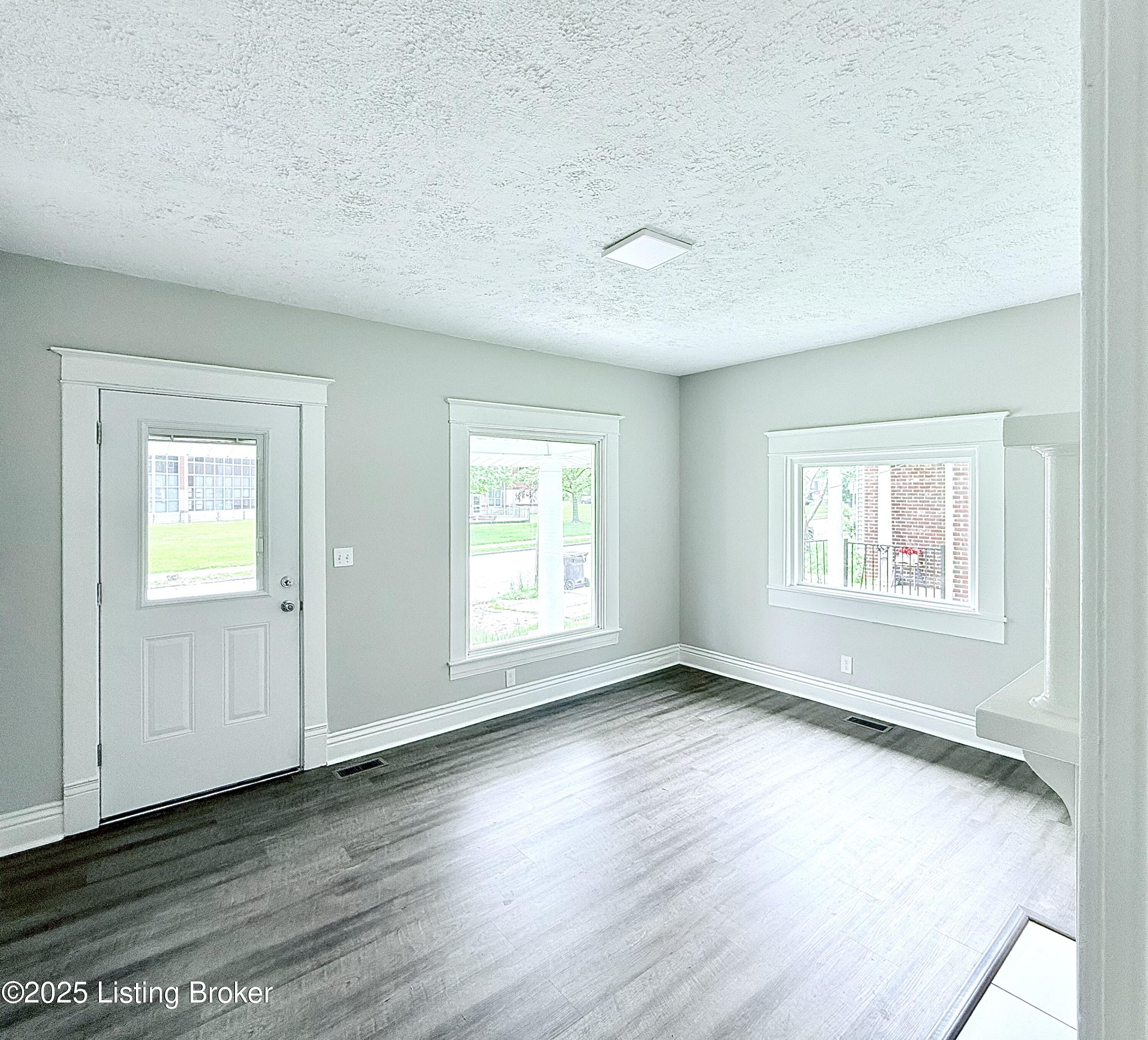 713 E Hill St, Louisville, Pennsylvania image 9