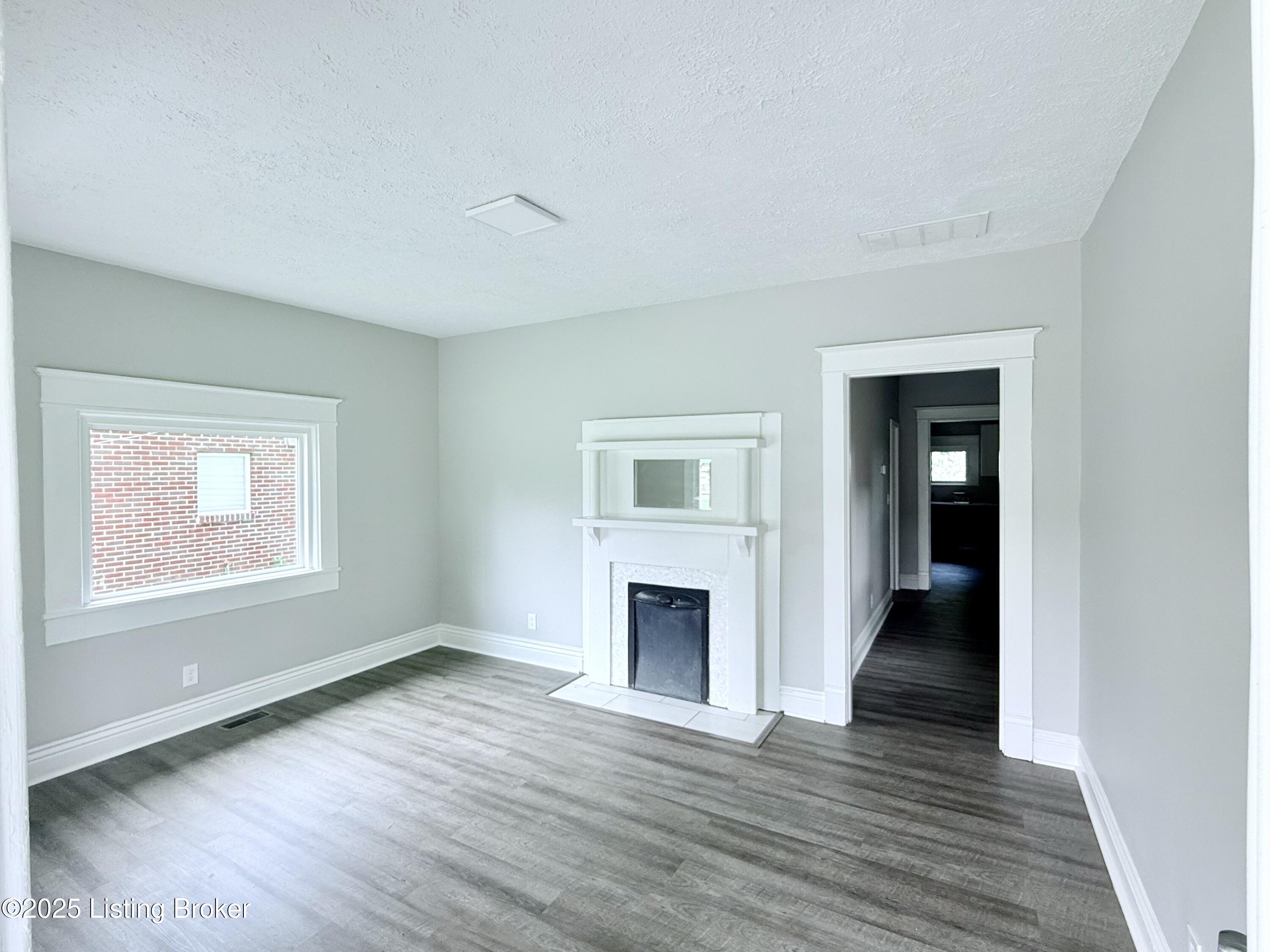 713 E Hill St, Louisville, Pennsylvania image 8