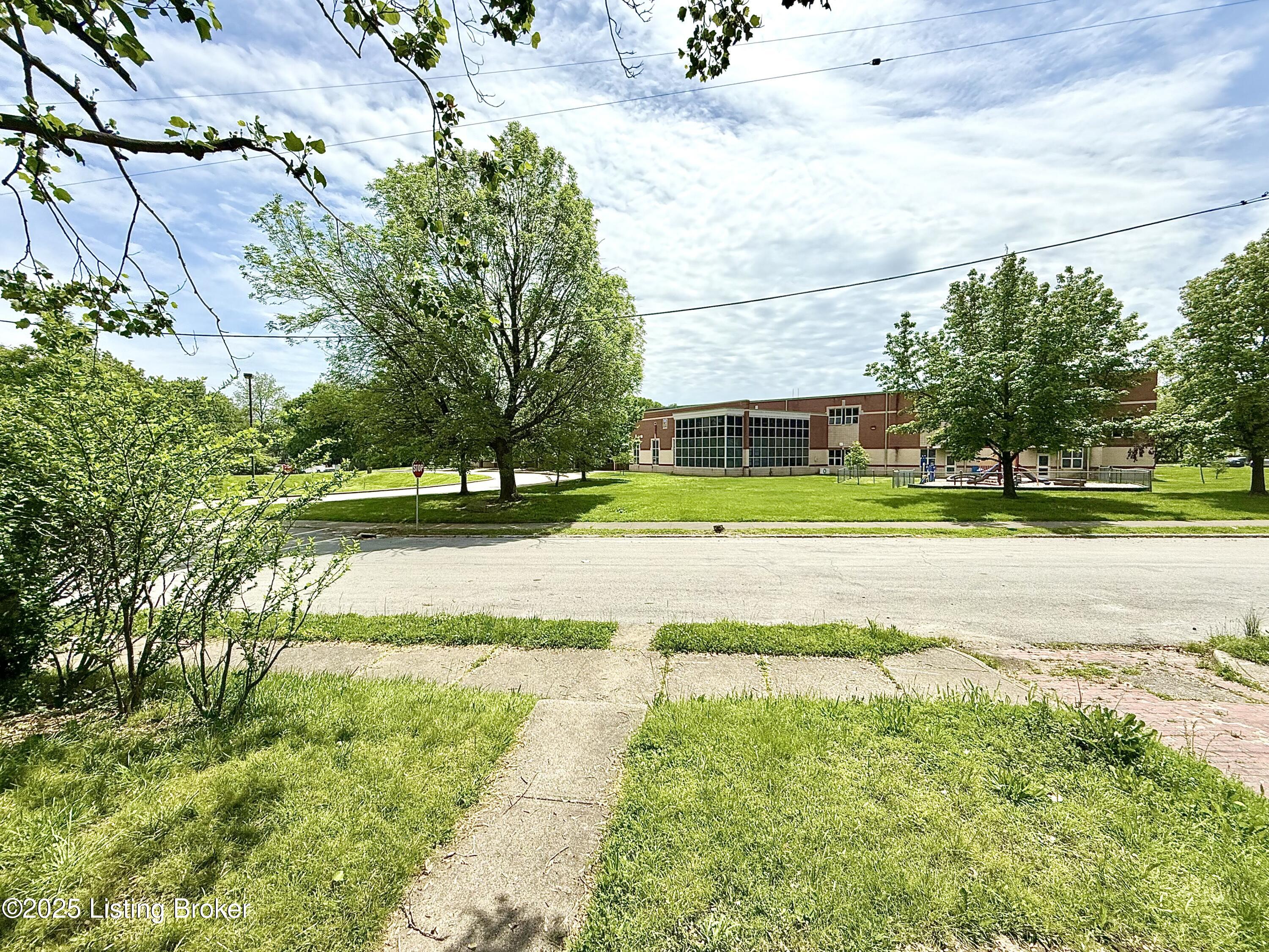 713 E Hill St, Louisville, Pennsylvania image 2