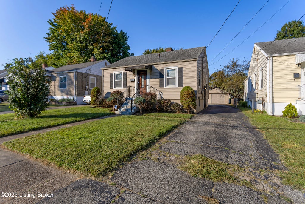 Photo of 2618 Pindell Ave, Louisville, KY 40217 (MLS # 1732539)