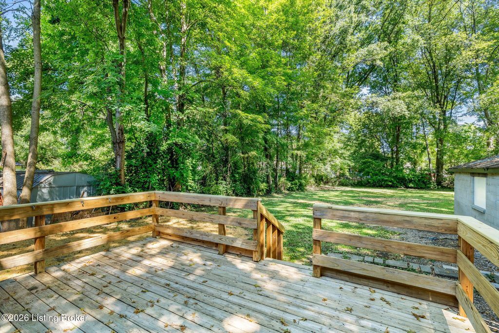 Photo of 1119 Ireland Dr, Louisville, KY 40219 (MLS # 1706999)