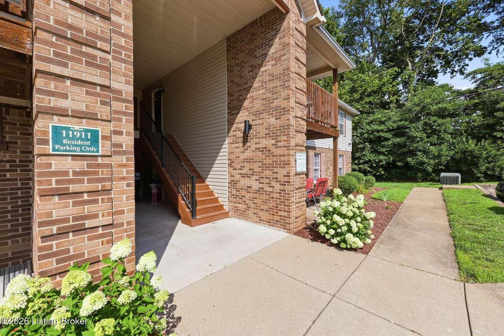 Photo of 11911 Tazwell Dr #7, Louisville, KY 40245 (MLS # 1722109)