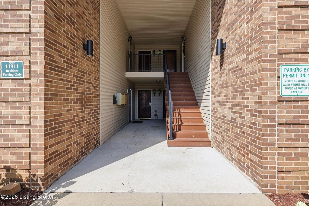 Photo of 11911 Tazwell Dr #7, Louisville, KY 40245 (MLS # 1722109)
