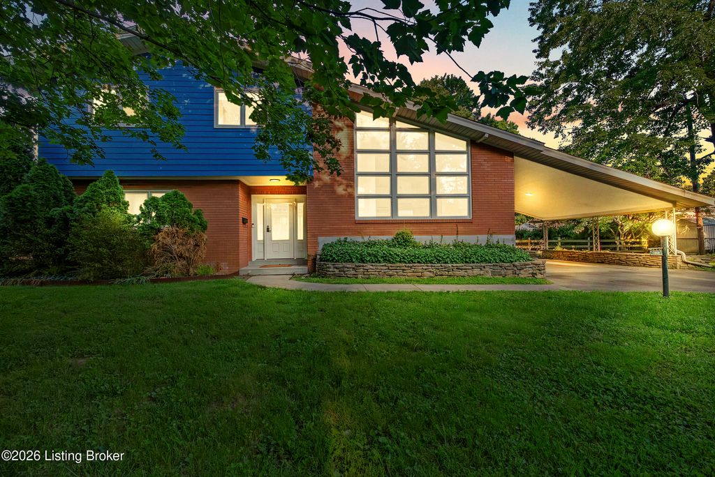 Photo of 1608 Dunbarton Wynde, Louisville, KY 40205 (MLS # 1723471)