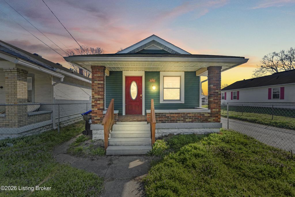 Photo of 2105 Bradley Ave, Louisville, KY 40217 (MLS # 1712578)