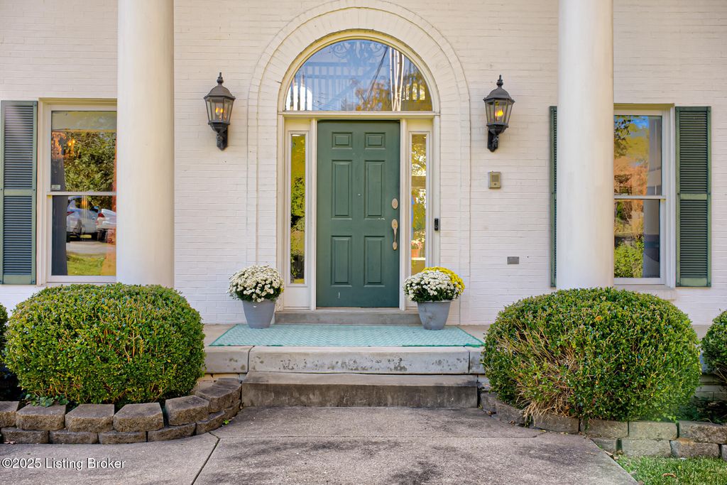 Photo of 1730 Cherokee Terrace, Louisville, KY 40205 (MLS # 1706830)