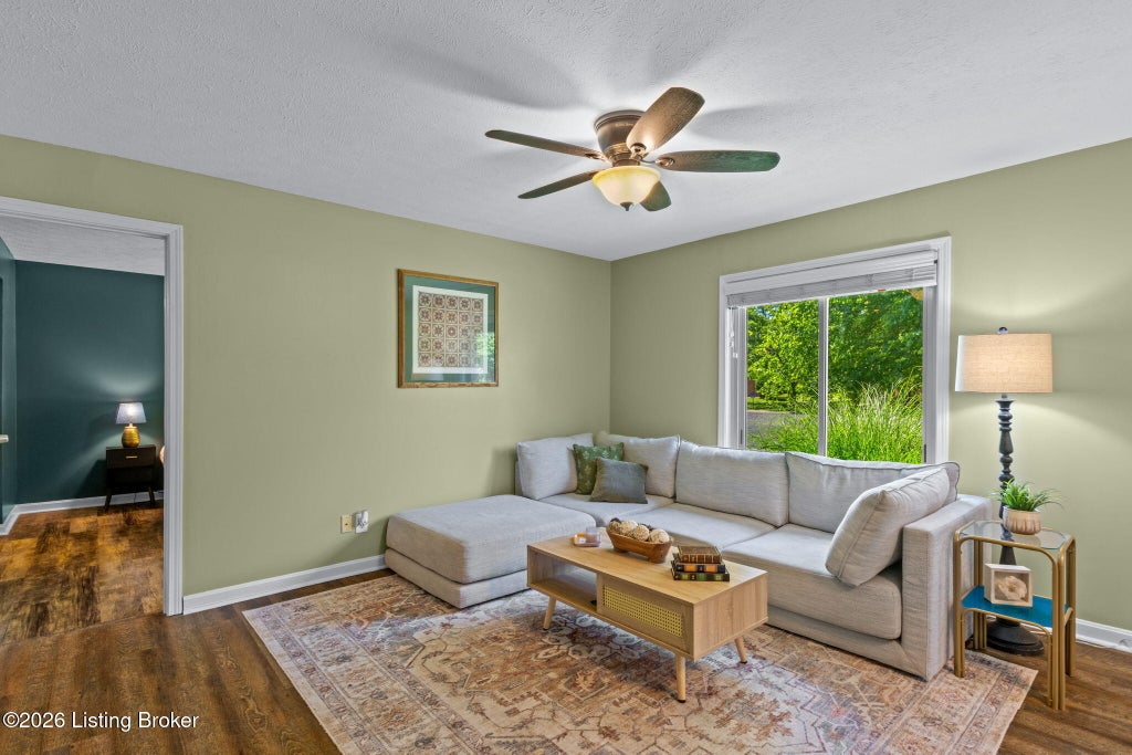Photo of 400 Rosewood Ct, Louisville, KY 40223 (MLS # 1732529)