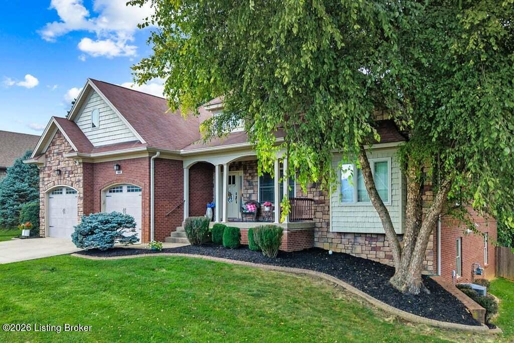 Photo of 162 River Falls Dr, Mt Washington, KY 40047 (MLS # 1730452)