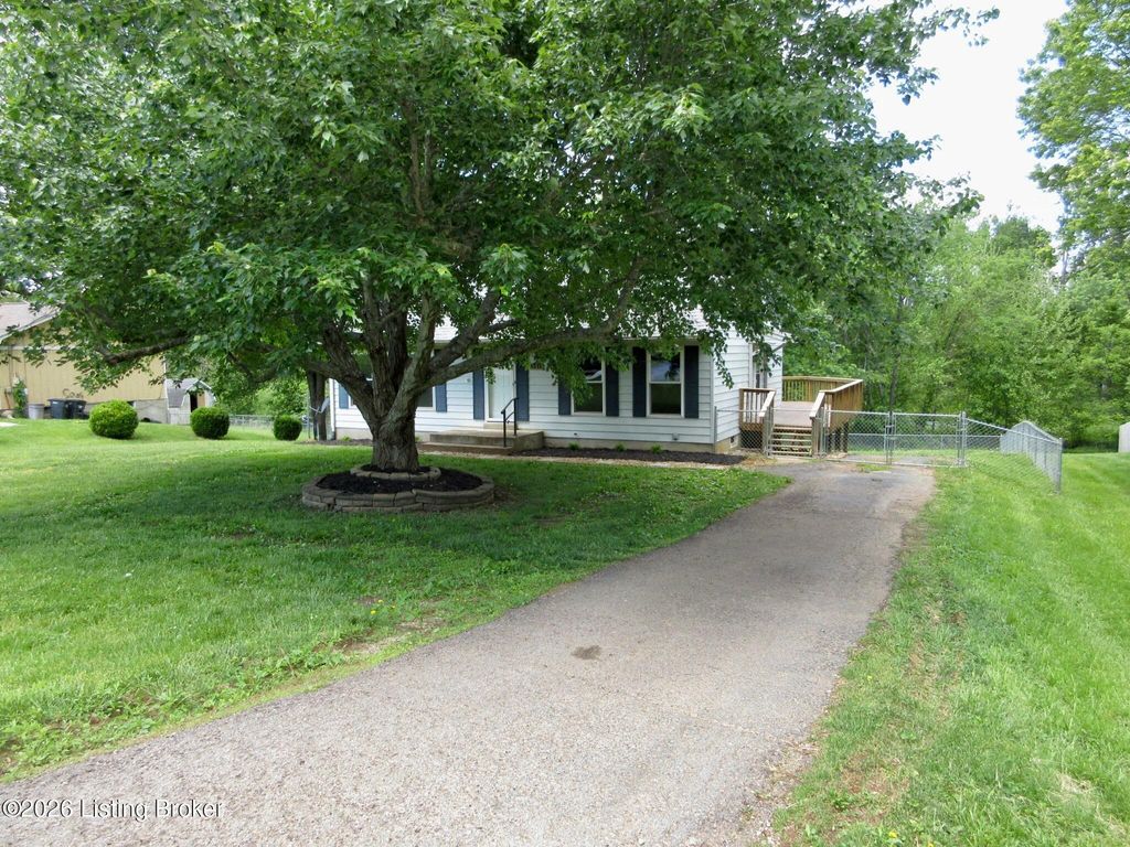 Photo of 531 Rose Creek Dr, Radcliff, KY 40160 (MLS # 1715532)