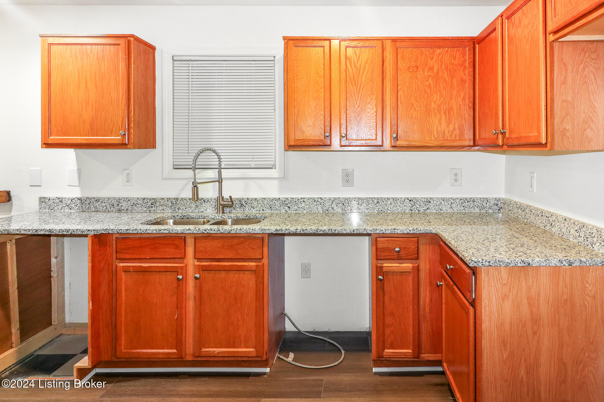2010 W Market St, Louisville, Kentucky image 2