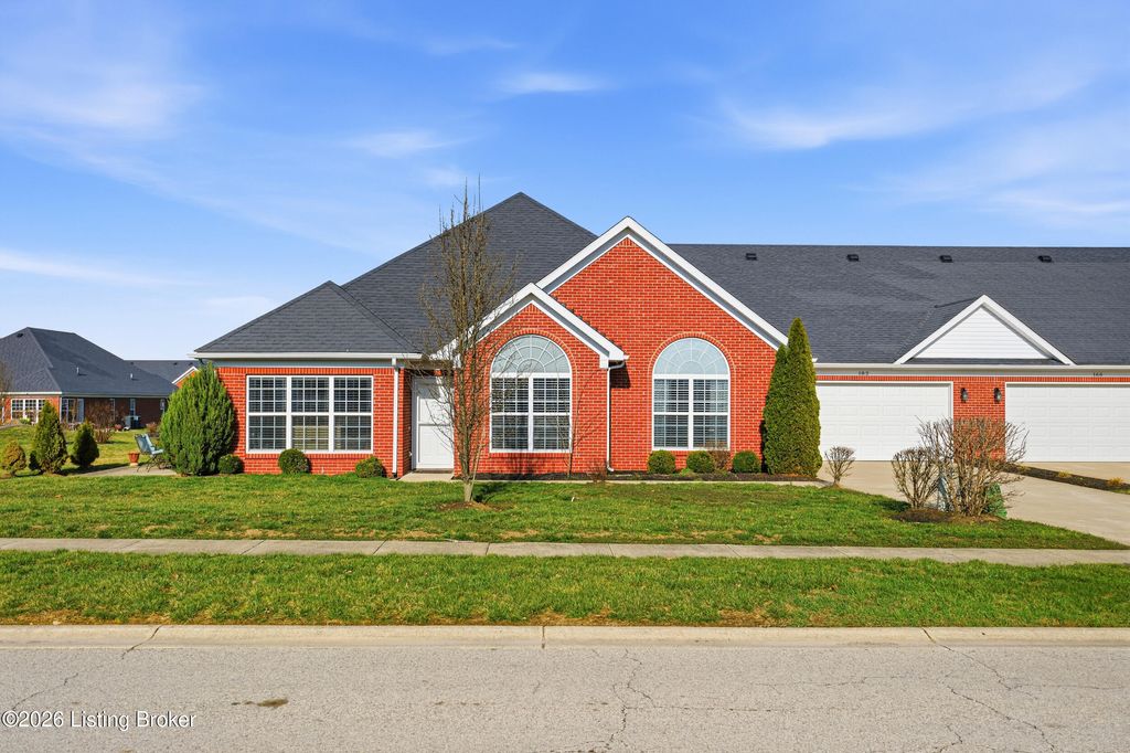 Photo of 182 W Woodlake Cir, Mt Washington, KY 40047 (MLS # 1711032)