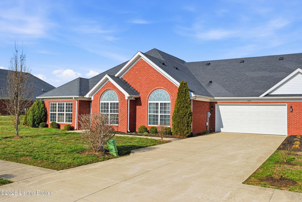 Photo of 182 W Woodlake Cir, Mt Washington, KY 40047 (MLS # 1711032)