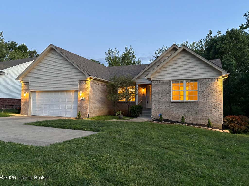 Photo of 6006 Ledgerock Cove Pl, Louisville, KY 40219 (MLS # 1720567)