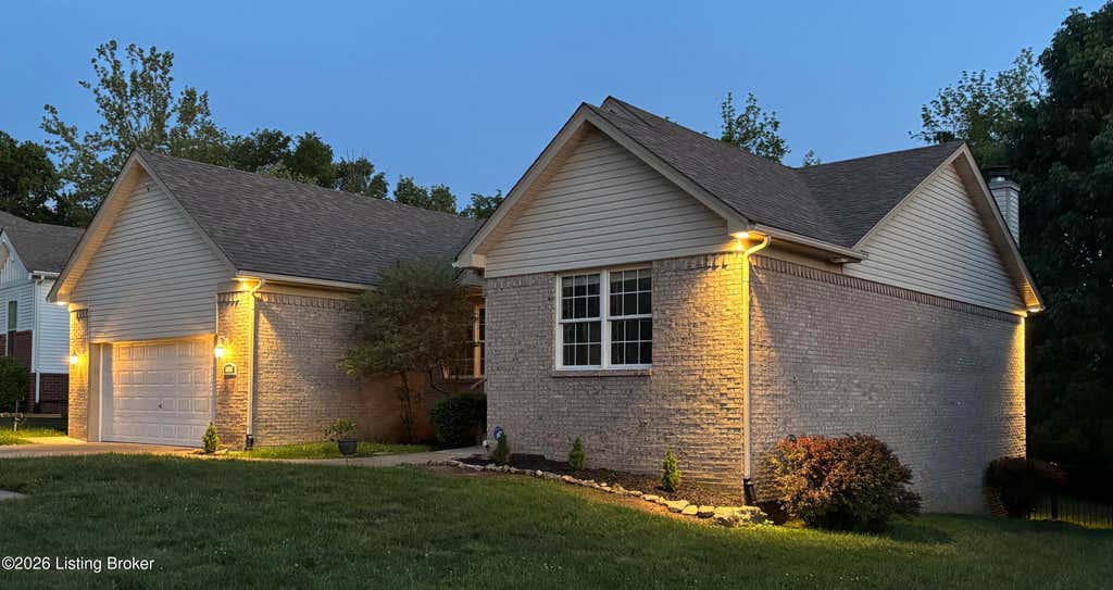 Photo of 6006 Ledgerock Cove Pl, Louisville, KY 40219 (MLS # 1720567)