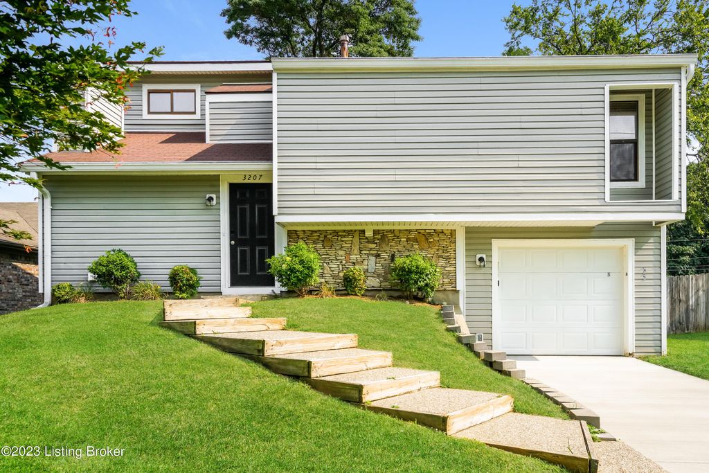 Photo of 3207 Lafollette Ct, Louisville, KY 40299 (MLS # 1707857)