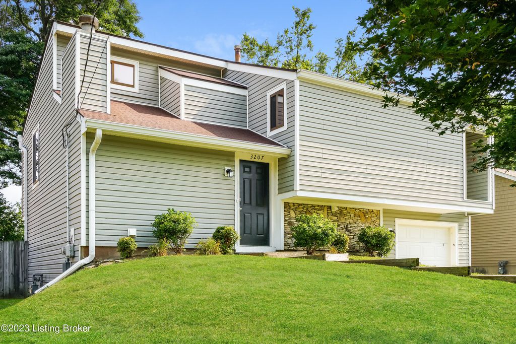 Photo of 3207 Lafollette Ct, Louisville, KY 40299 (MLS # 1707857)