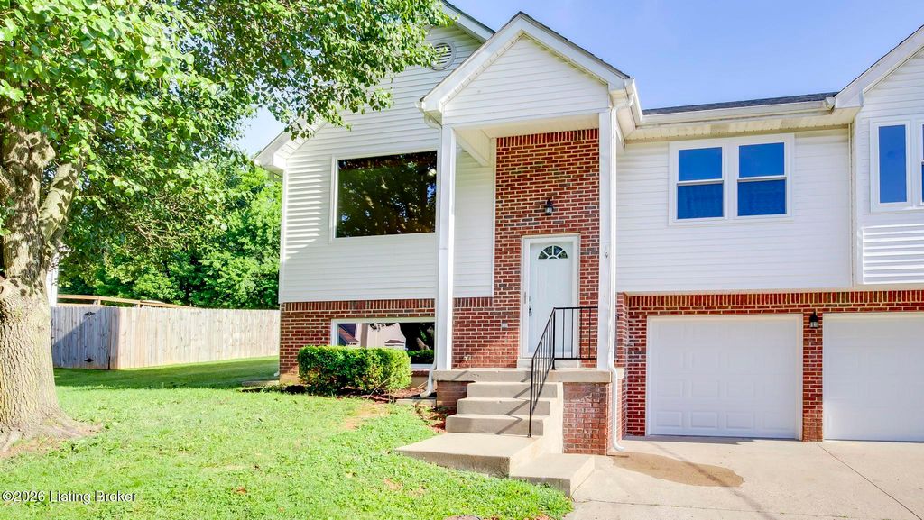Photo of 200 Mable Ct, Vine Grove, KY 40175 (MLS # 1720906)