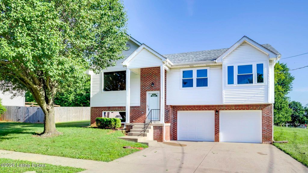 Photo of 200 Mable Ct, Vine Grove, KY 40175 (MLS # 1720906)