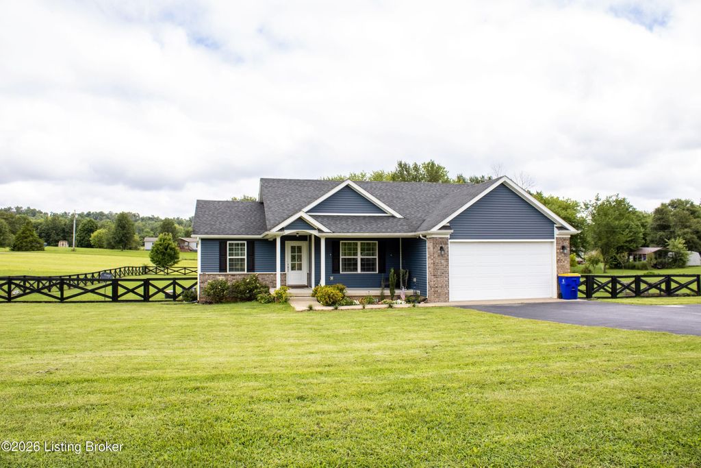 Photo of 18343 Louisville Rd, Smiths Grove, KY 42171 (MLS # 1723346)