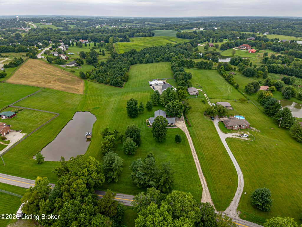 Photo of 211 Normandy Rd, Taylorsville, KY 40071 (MLS # 1724379)