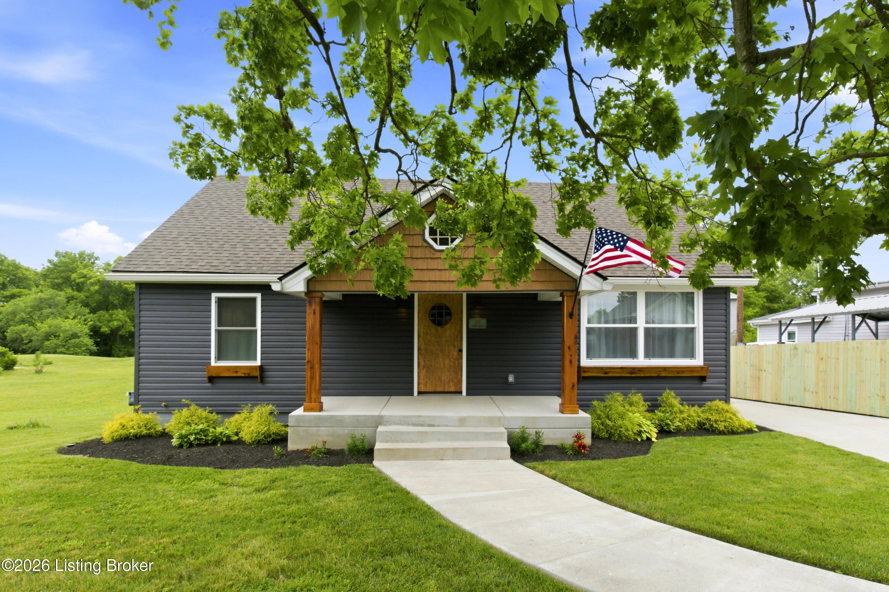 203 Abbott St-03