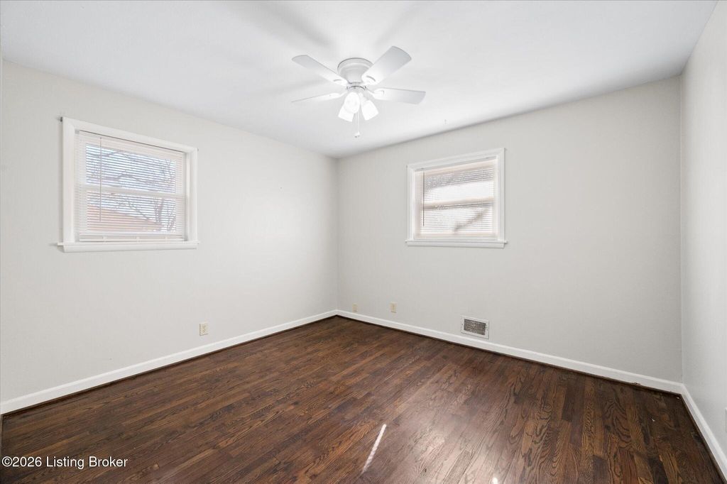 Photo of 1912 Milburt Dr, Louisville, KY 40223 (MLS # 1710103)