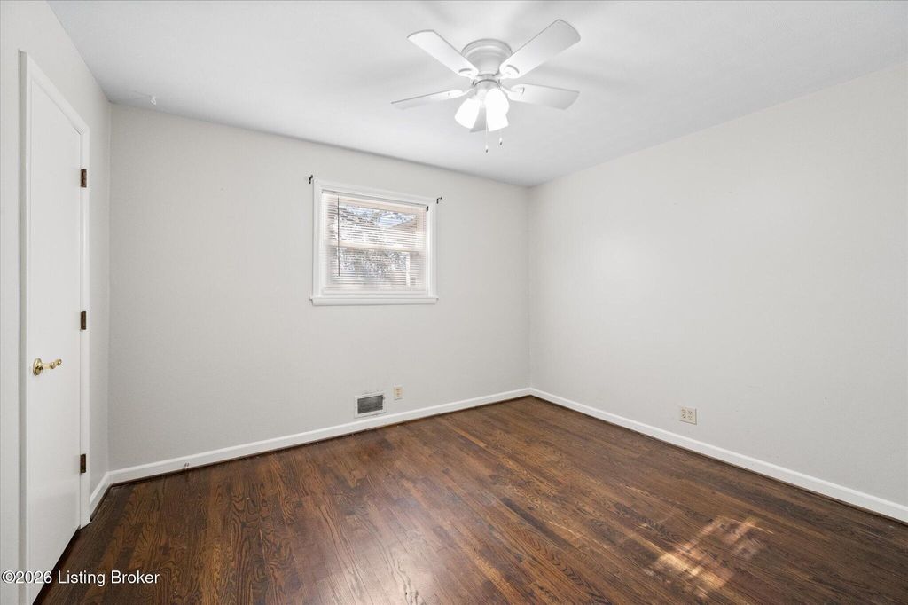 Photo of 1912 Milburt Dr, Louisville, KY 40223 (MLS # 1710103)