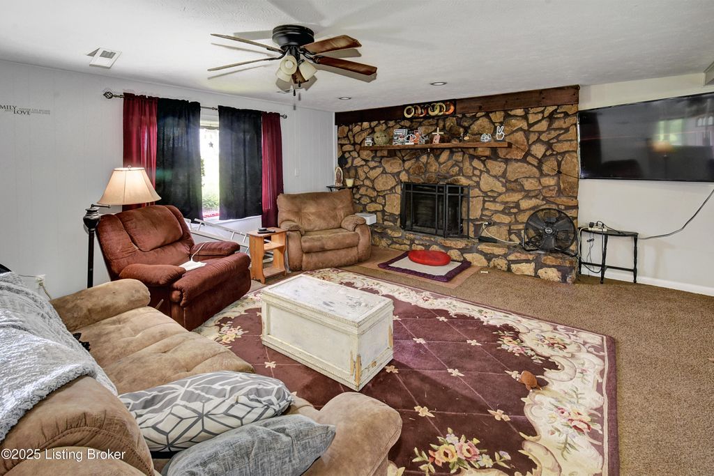Photo of 930 Fort Ave, Vine Grove, KY 40175 (MLS # 1717960)