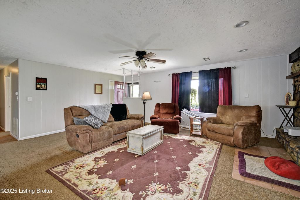 Photo of 930 Fort Ave, Vine Grove, KY 40175 (MLS # 1717960)