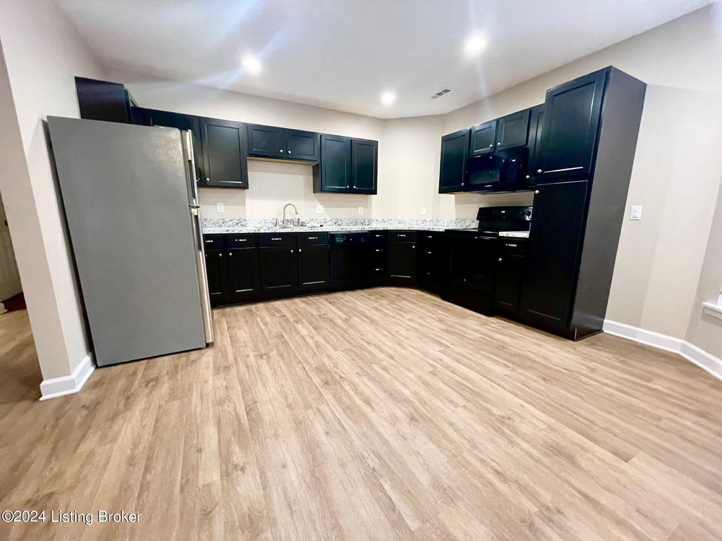 Photo of 1229 S Floyd St #2, Louisville, KY 40203 (MLS # 1705173)