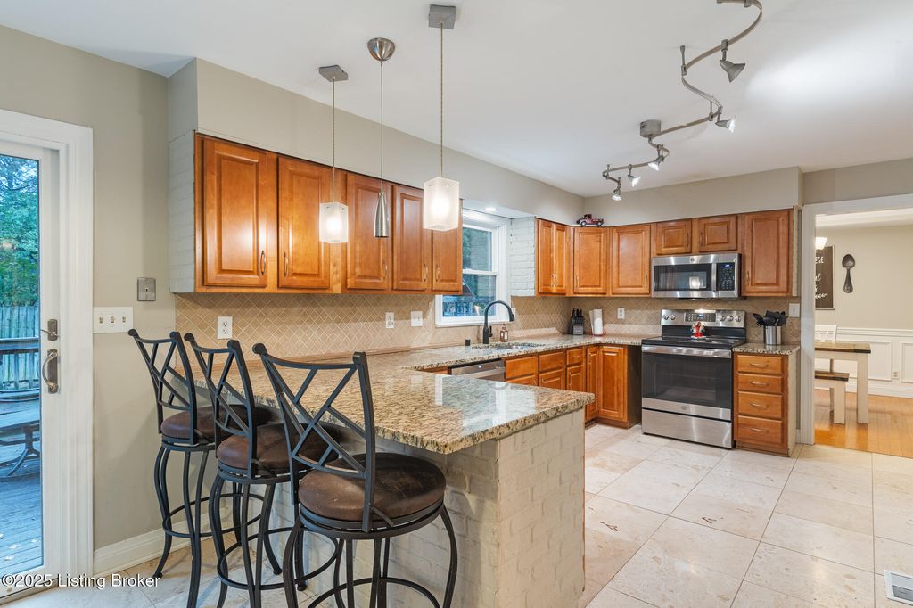 Photo of 3017 Stonebridge Rd, Louisville, KY 40241 (MLS # 1703853)