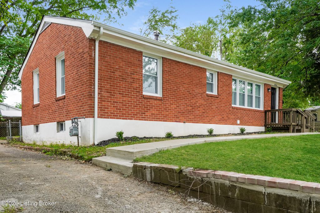 Photo of 10214 Barkley Dr, Jeffersontown, KY 40299 (MLS # 1708631)