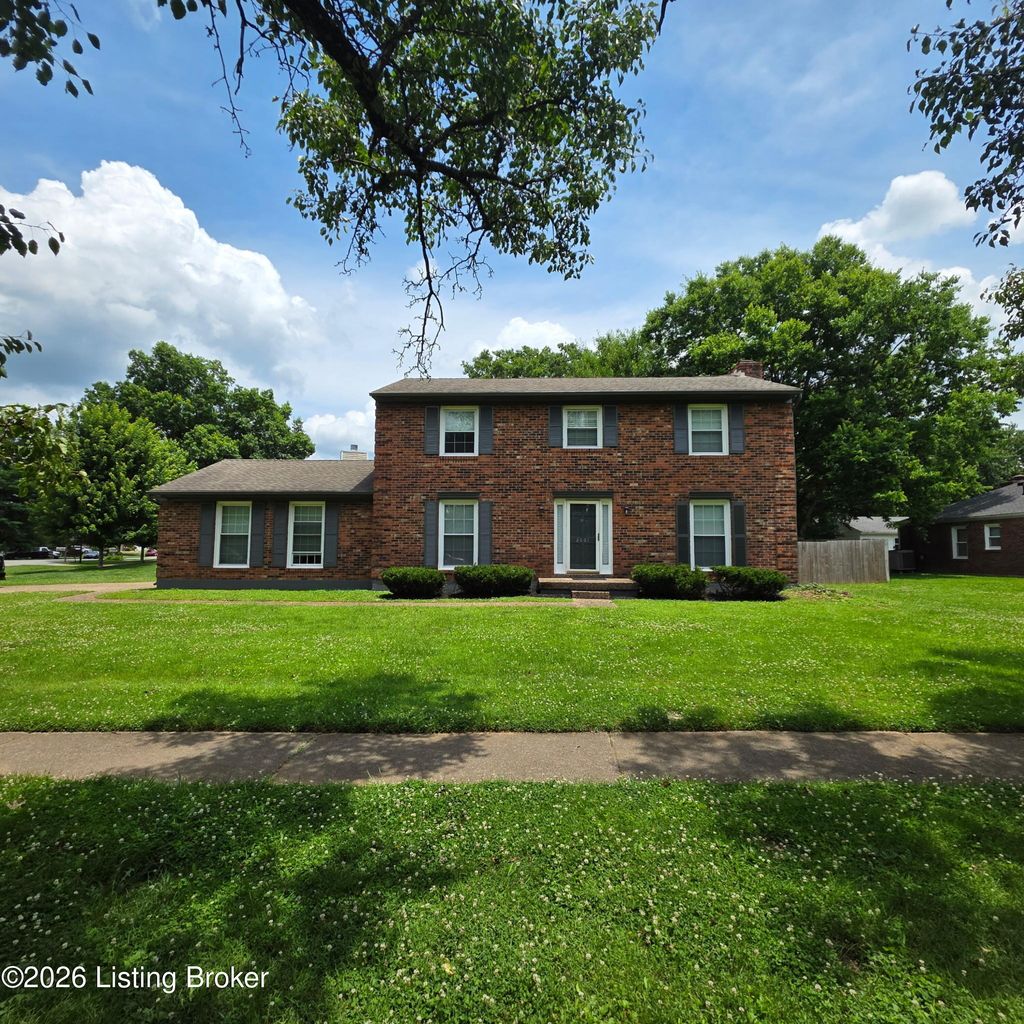 Photo of 2601 Stony Brook Dr, Louisville, KY 40220 (MLS # 1721347)