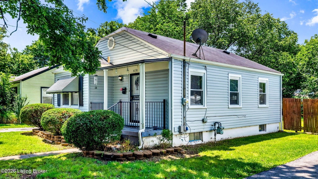 Photo of 4130 Hillview Ave, Louisville, KY 40216 (MLS # 1728384)