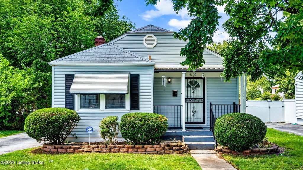 Photo of 4130 Hillview Ave, Louisville, KY 40216 (MLS # 1728384)