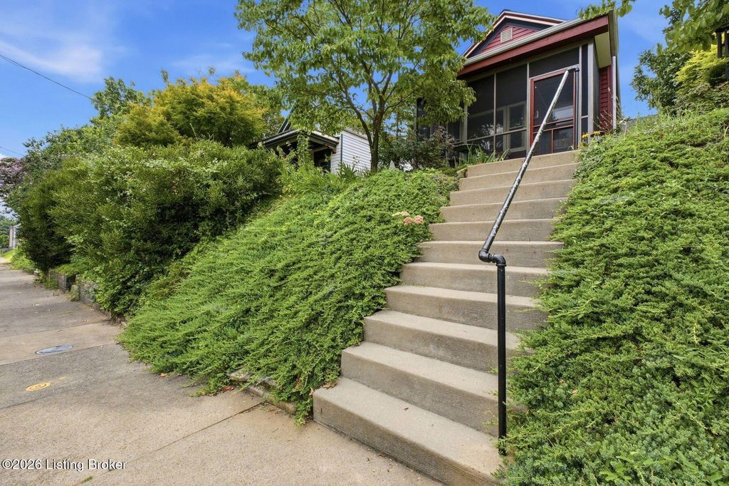 Photo of 1325 Rufer Ave, Louisville, KY 40204 (MLS # 1724132)