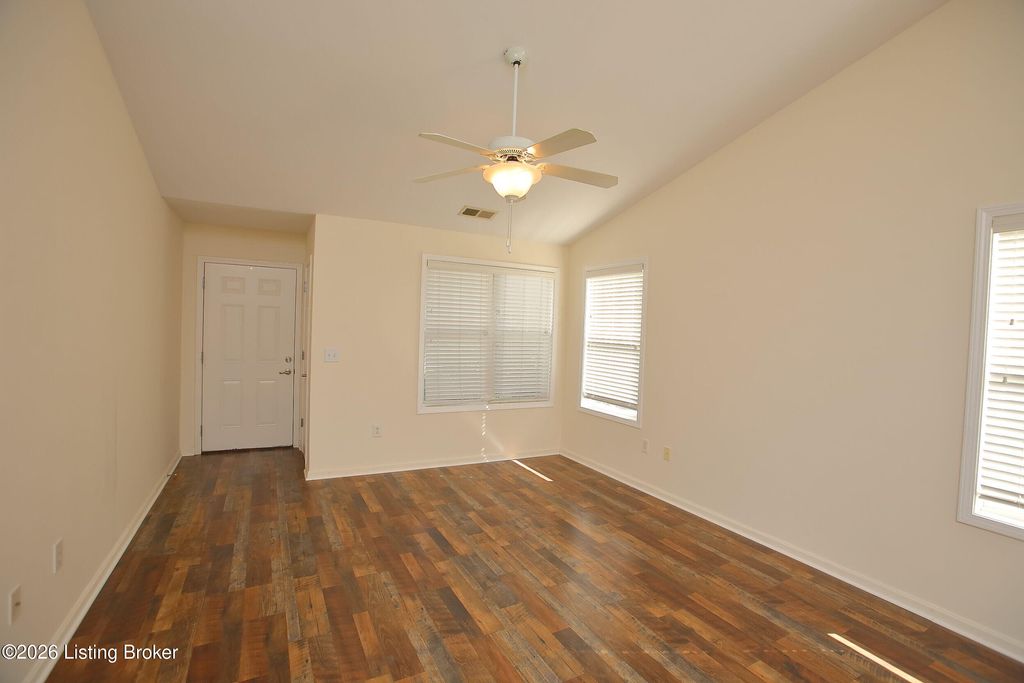 Photo of 3711 Tuscany Valley Dr, Louisville, KY 40219 (MLS # 1717481)