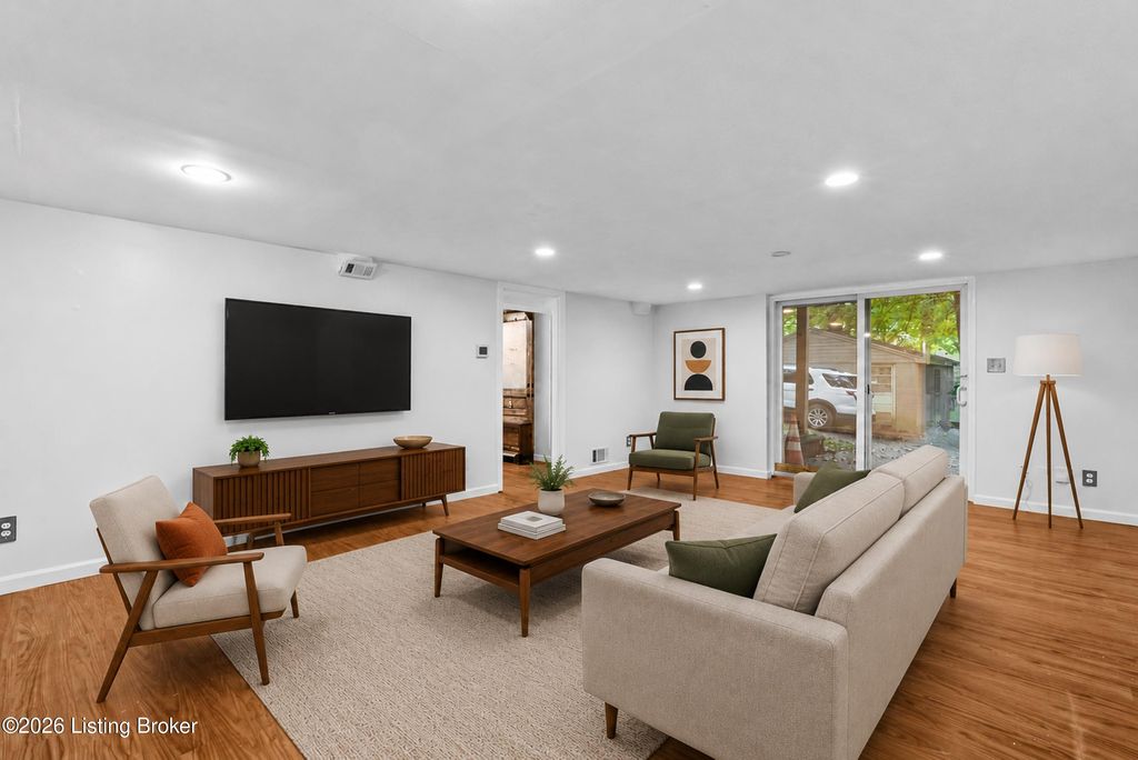 Photo of 319 S Ewing Ave #APT 3, Louisville, KY 40206 (MLS # 1724475)